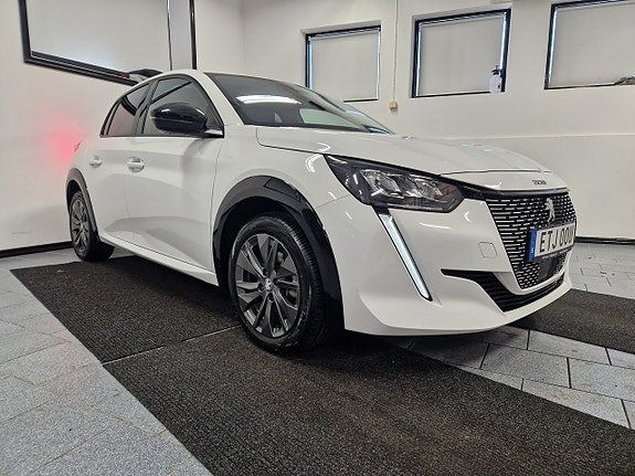 Peugeot e-208 4 of 17