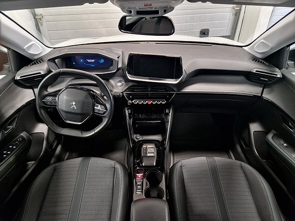 Peugeot e-208 10 of 17