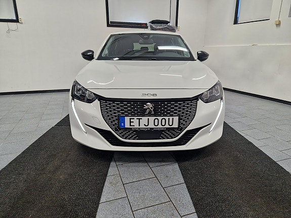 Peugeot e-208 6 of 17