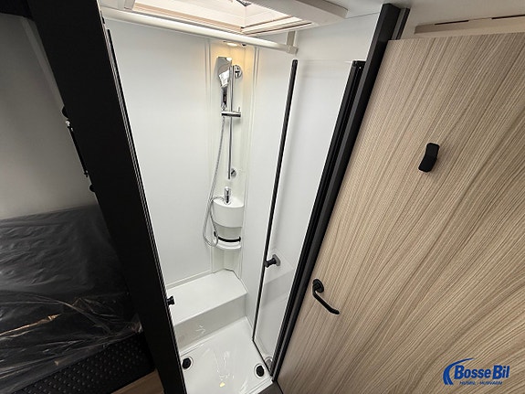 Sun Living S 75 SL * Dieselvärme * 3500 kg * Ford * Automat * Taksäng * 18 of 21