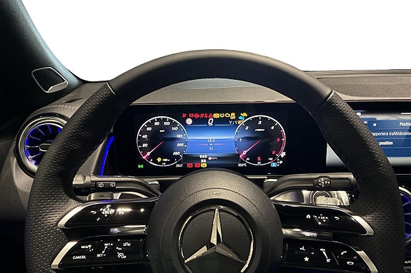 Mercedes-Benz GLB220 d 7 of 14