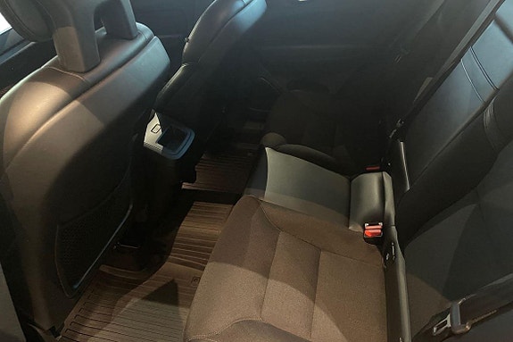 Volvo XC60 13 of 30