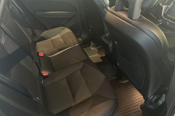 Volvo XC60 9 of 30