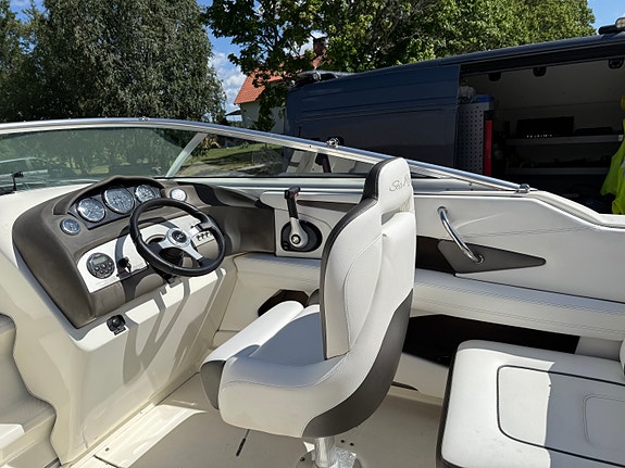 Sea Ray Sun Sport 220 -08, 350 timmar, trailer ingår 6 of 10