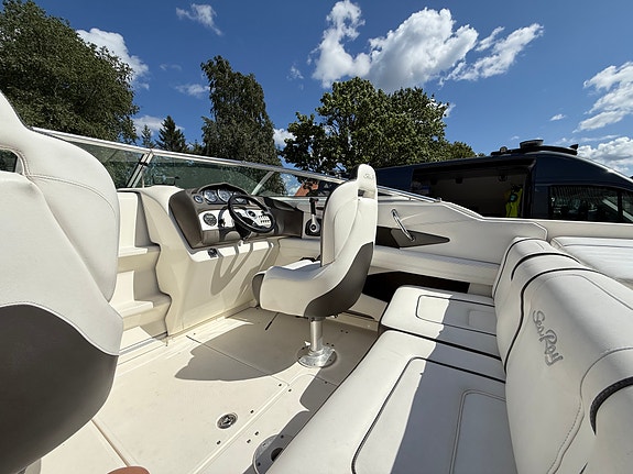 Sea Ray Sun Sport 220 -08, 350 timmar, trailer ingår 7 of 10