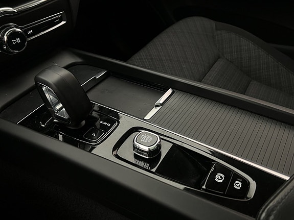 Volvo XC60 25 of 30