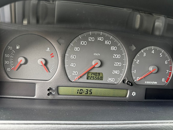 Volvo V70 7 of 9