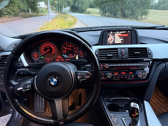 BMW 320d 4 of 6