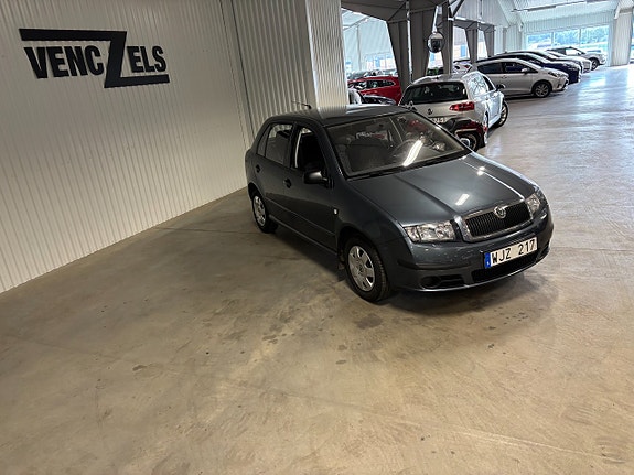 Skoda Fabia 2 of 9