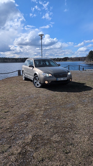 Subaru Outback 2 of 6