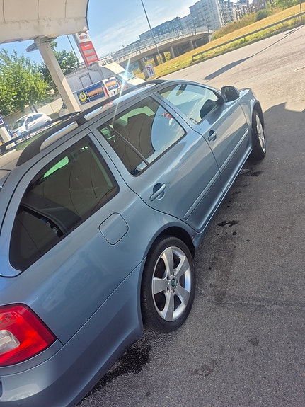 Skoda Octavia 2 of 7