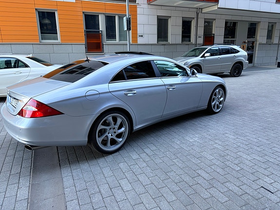 Mercedes-Benz CLS350 2 of 10