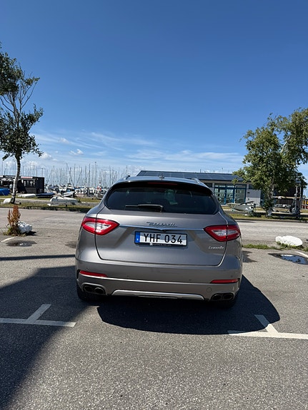 Maserati Levante 3 of 10