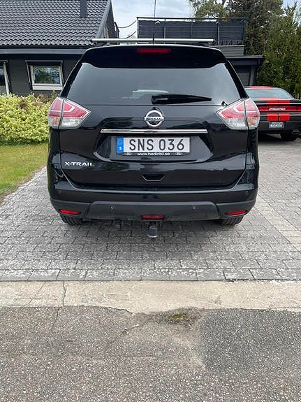 Nissan X-Trail 3 of 9