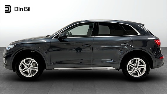 Audi Q5 2 of 21