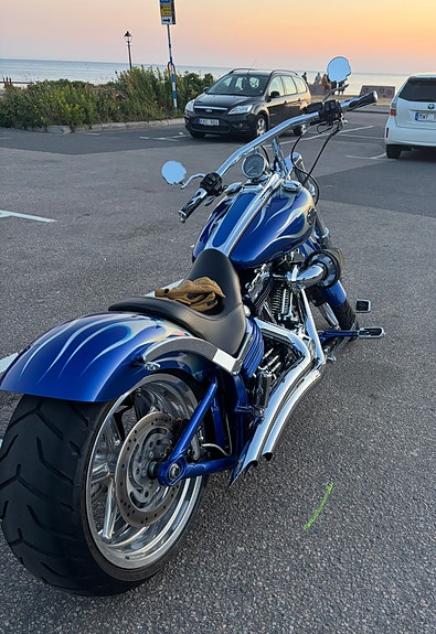 Harley-Davidson Rocker  C (FXCWC ) 2 of 4