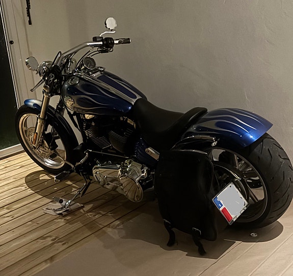 Harley-Davidson Rocker  C (FXCWC ) 3 of 4