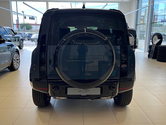 Land Rover Defender 110 3 of 6