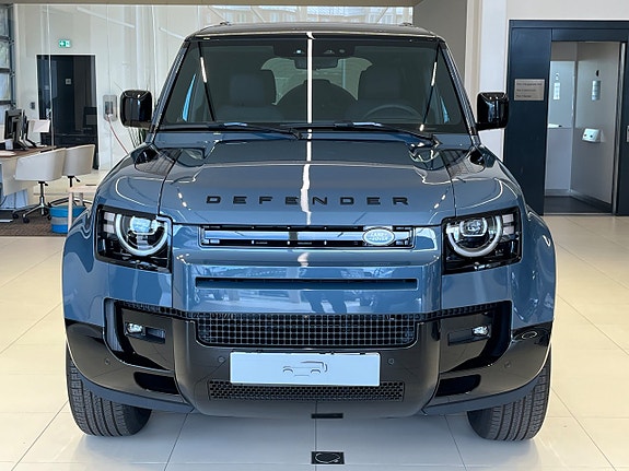 Land Rover Defender 110 2 of 6