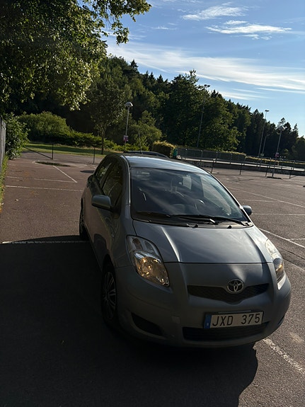Toyota Yaris 5 of 9