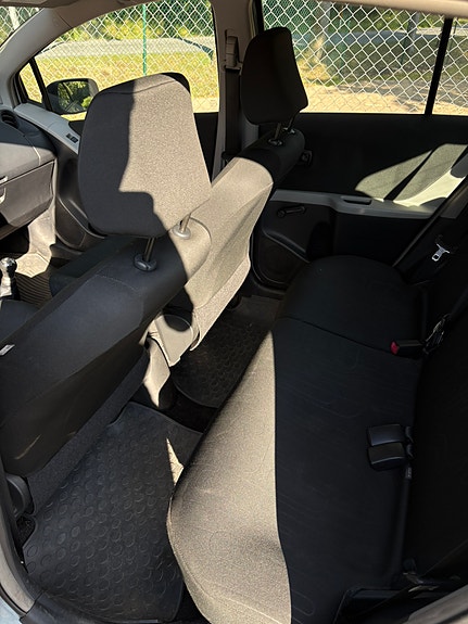 Toyota Yaris 7 of 9