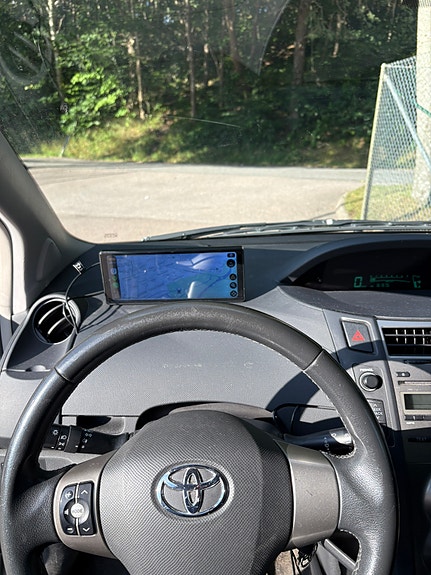 Toyota Yaris 3 of 9