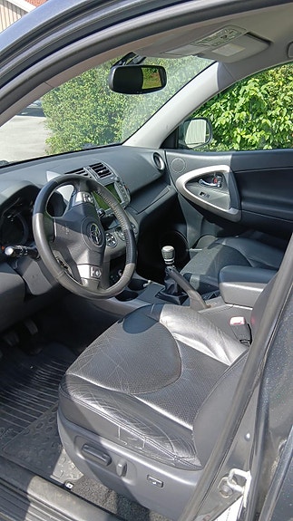 Toyota RAV4 6 of 13