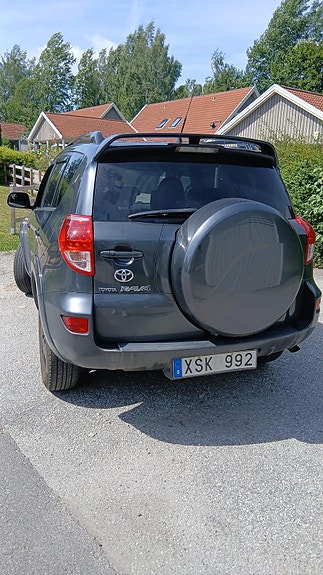 Toyota RAV4 3 of 13