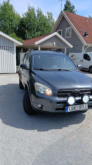 Toyota RAV4 2 of 13