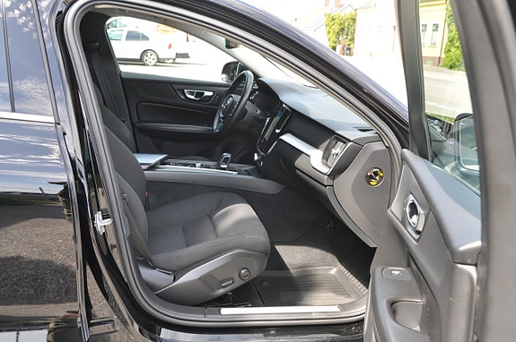 Volvo V60 12 of 16