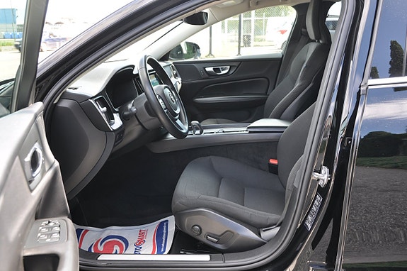 Volvo V60 7 of 16