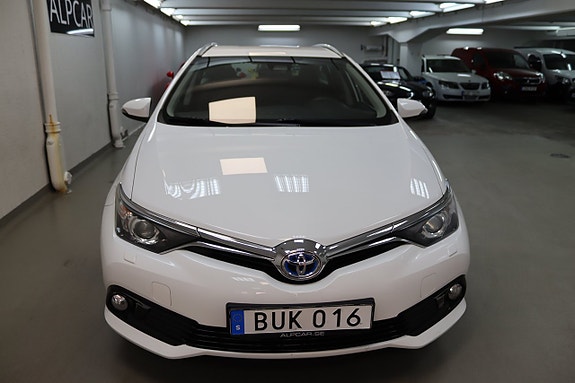 Toyota Auris 3 of 17