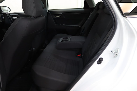 Toyota Auris 11 of 17