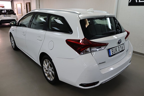 Toyota Auris 7 of 17