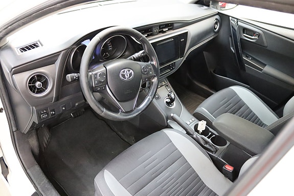 Toyota Auris 10 of 17