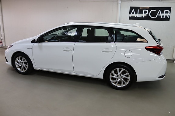 Toyota Auris 8 of 17
