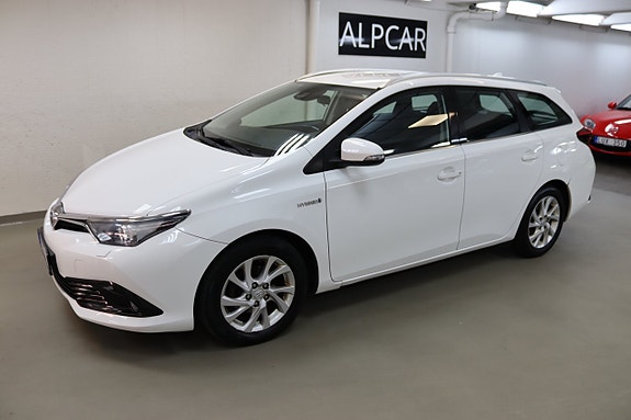 Toyota Auris 2 of 17