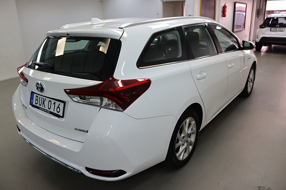 Toyota Auris 5 of 17