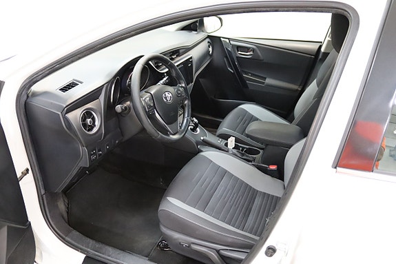 Toyota Auris 9 of 17