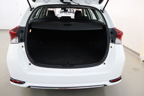 Toyota Auris 13 of 17