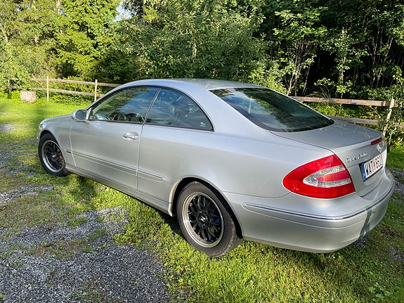 Mercedes-Benz CLK200 3 of 8