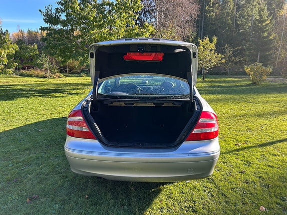 Mercedes-Benz CLK200 5 of 8