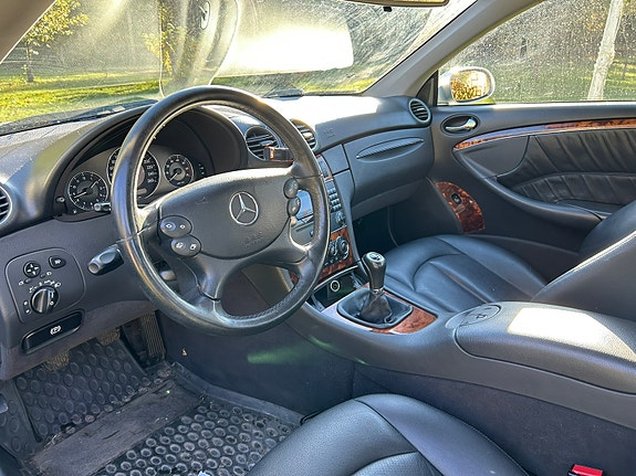Mercedes-Benz CLK200 4 of 8