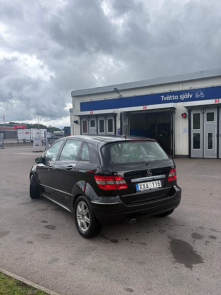 Mercedes-Benz B200 4 of 10
