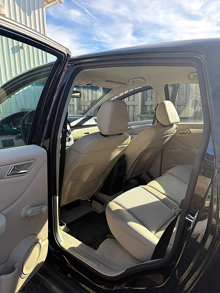 Mercedes-Benz B200 9 of 10