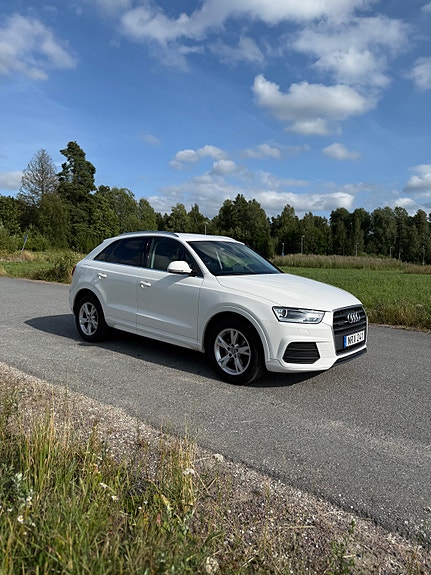 Audi Q3 2 of 10