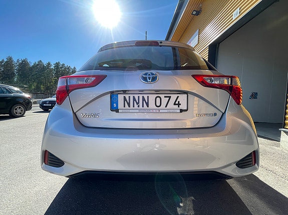 Toyota Yaris 5 of 9