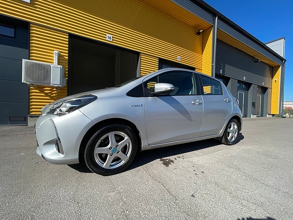 Toyota Yaris 4 of 9