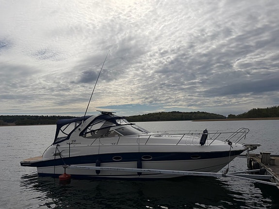 Bavaria 330 Sport - 2x Volvo Penta KAD43 2 of 22