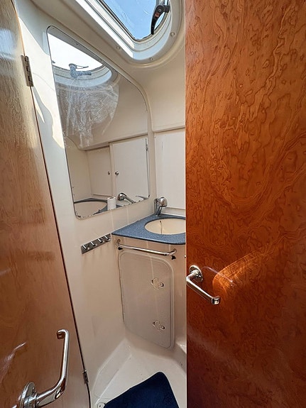 Bavaria 330 Sport - 2x Volvo Penta KAD43 19 of 22